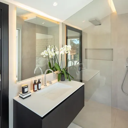 Vacation I The Nicklaus Villa, Glistening Heated Pool, Hot Tub, Room, Golf Valley, 5 Min Puerto Banus Villa Marbella